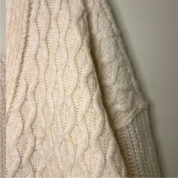 American Eagle Wool Blend Cable Knit Cardigan Sz XL - Picture 6 of 9